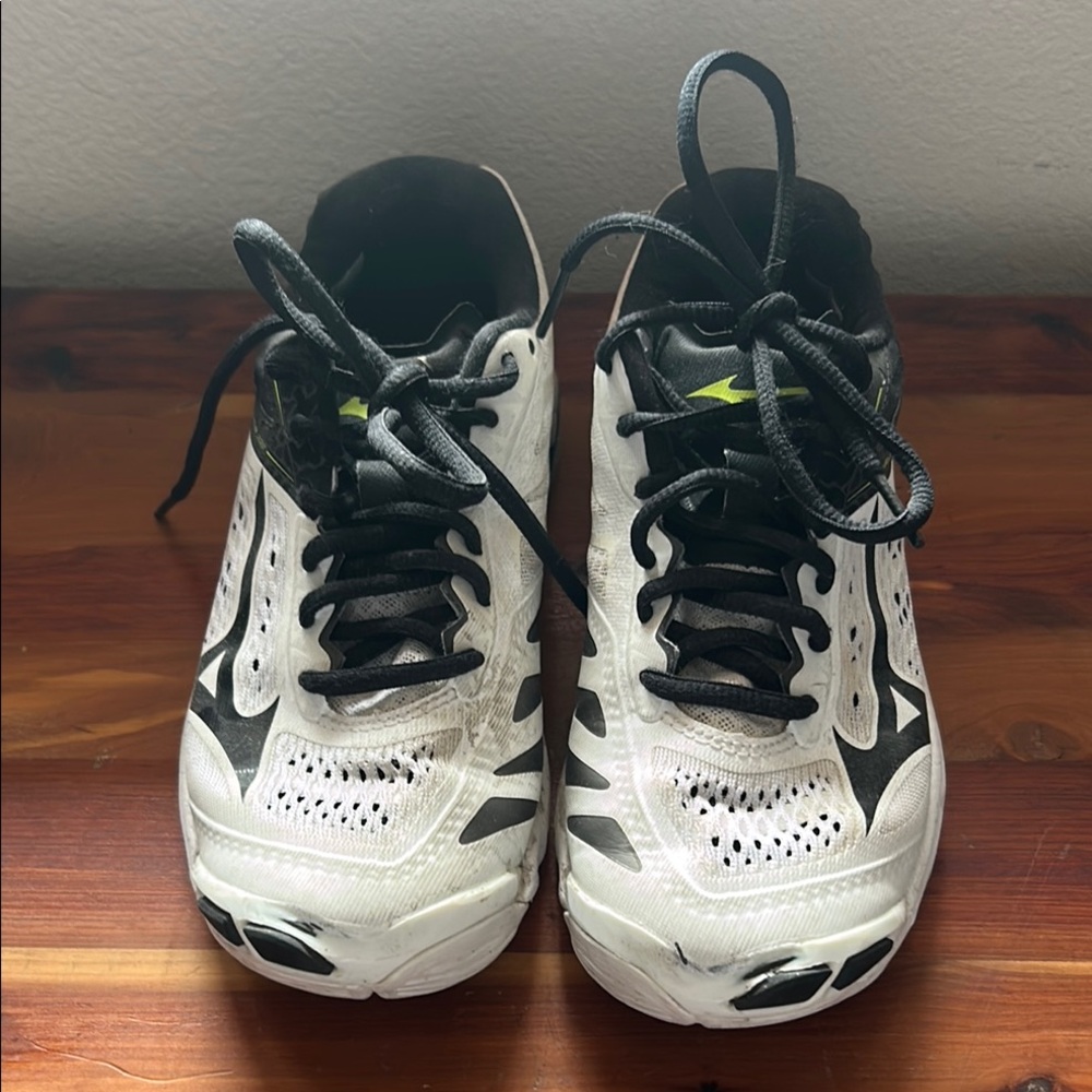 Mizuno White and Black volleyball Shoes